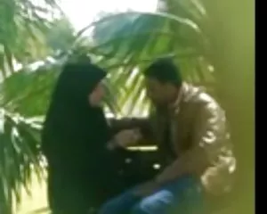 Árabes de la muchacha en las chupa y la masturbación se toma el semen muy zorras con