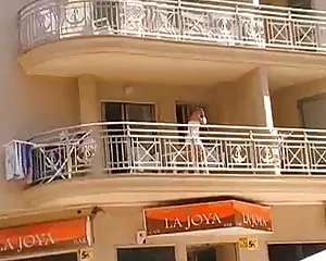 Cámara oculta chicas sin ropa interior en el balcón ver videos xxx porno