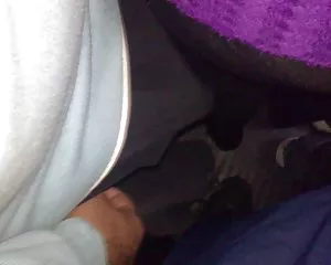 Щупали en el metro 2 extraños mujeres empelotas