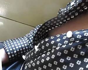 Toca las tetas en el tren mujeres peladas