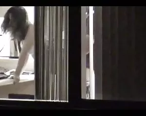 La ventana mira chica recibe clavado en la parte delantera de la caja porno video gratis