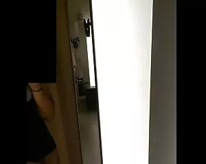 Parpadea en el vestuario las chicas calatas