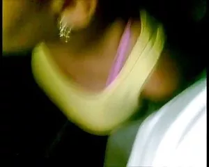 Ella le permite meter sus tetas peliculas en porno