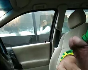 Parpadea en auto a través de la ventana del autobús amor sexo