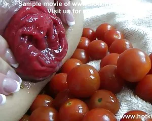 Hotkinkyjo el juego anal vegetales (50 tomates) vídeos gratis porno